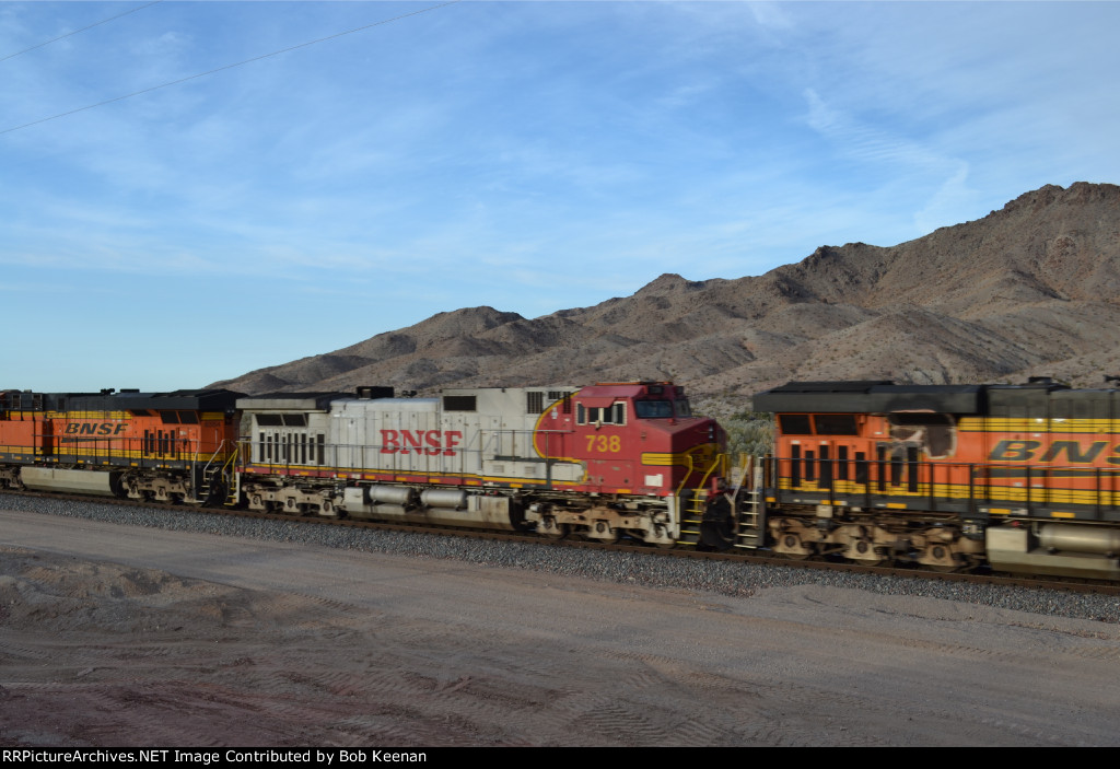 BNSF 738